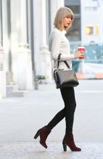 TAYLOR SWIFT Leaves Her New York