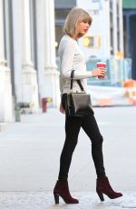 TAYLOR SWIFT Leaves Her New York