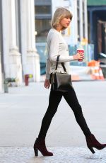 TAYLOR SWIFT Leaves Her New York