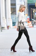 TAYLOR SWIFT Leaves Her New York