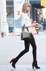 TAYLOR SWIFT Leaves Her New York