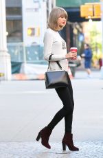 TAYLOR SWIFT Leaves Her New York