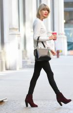 TAYLOR SWIFT Leaves Her New York