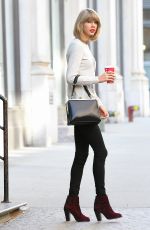 TAYLOR SWIFT Leaves Her New York