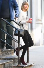 TAYLOR SWIFT Leaves Her New York