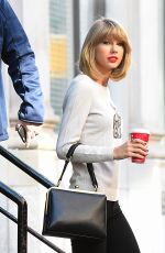 TAYLOR SWIFT Leaves Her New York