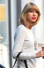TAYLOR SWIFT Leaves Her New York