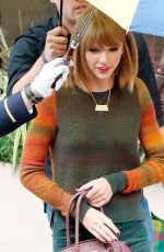 TAYLOR SWIFT Out and About in Tokyo