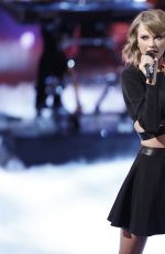 TAYLOR SWIFT Performs at The Voice in Los Angeles