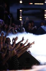 TAYLOR SWIFT Performs at The Voice in Los Angeles