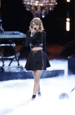 TAYLOR SWIFT Performs at The Voice in Los Angeles