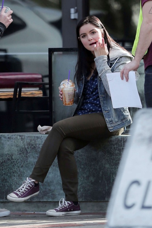 ARIEL WINTER on the Modern Family Set