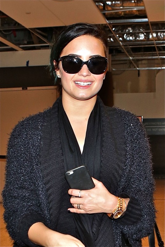 DEMI LOVATO at Los Angeles International Airport DEMI LOVATO at LAX Airport