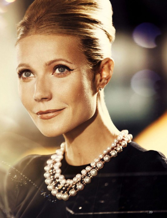GWYNETH PALTROW in Mujer Hoy Magazine