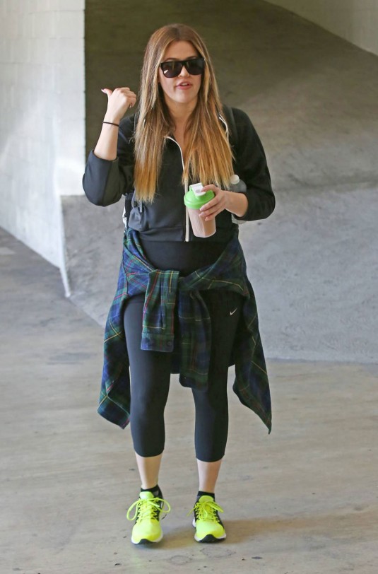 KHLOE KARDASHIAN in Tights Heading to a Gym in Beverly Hills KHLOE KARDASHIAN in Tight Leggings