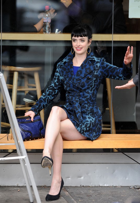 KRYSTEN RITTER on the Set of Apartment 23