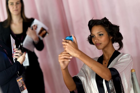 LAIS RIBEIRO - 2014 Victoria's Secret Fashion Show Backstage