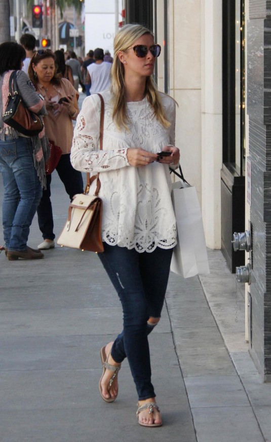 NICKY HILTON Shopping in Los Angeles