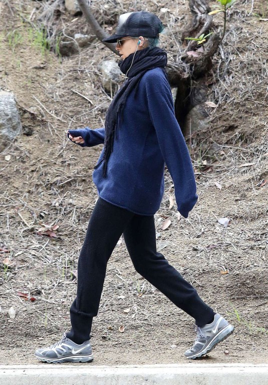 NICOLE RICHIE Out Hiking in Hollywood NICOLE RICHIE Out Hiking