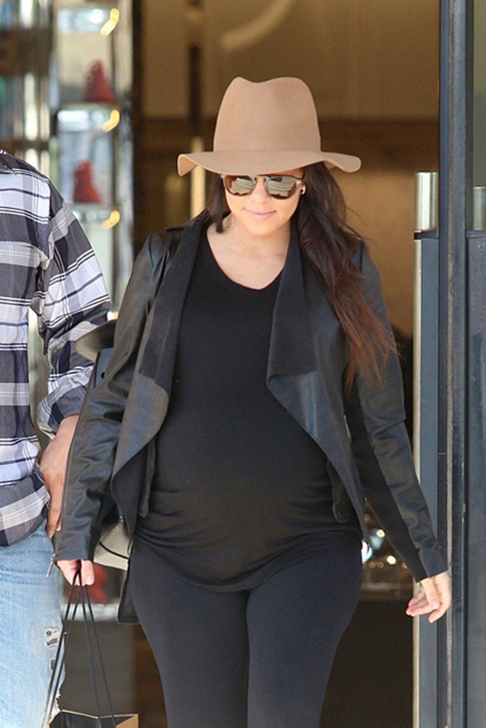 Pregnant KOURTNEY KARDASHIAN Out in Beverly Hills