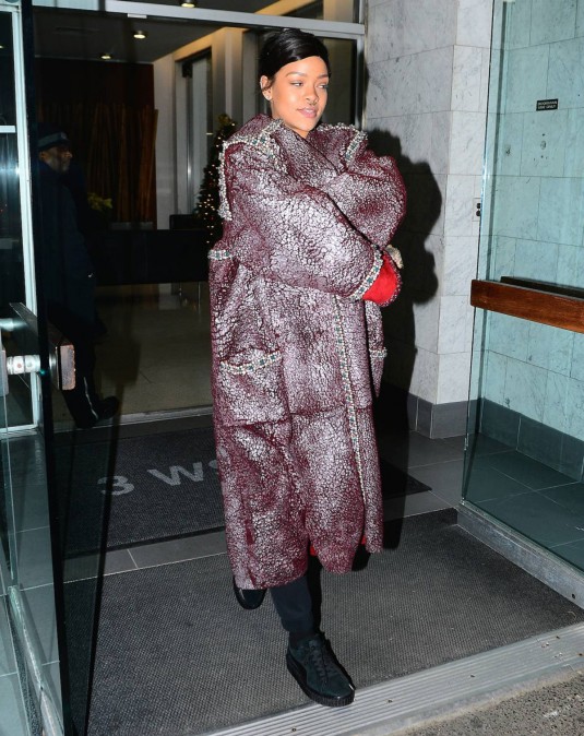RIHANNA Leaves a Dentist Office