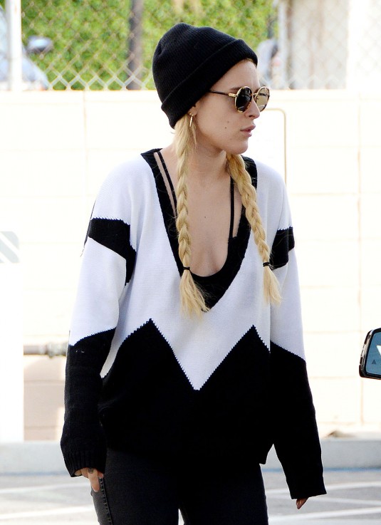 RUMER WILLIS at a Gas Station in West Hollywood RUMER WILLIS at a Gas Station