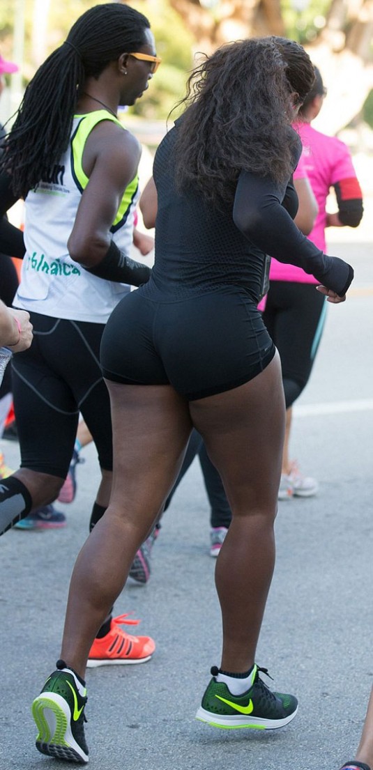SERENA WILLIAMS in Tight Shorts