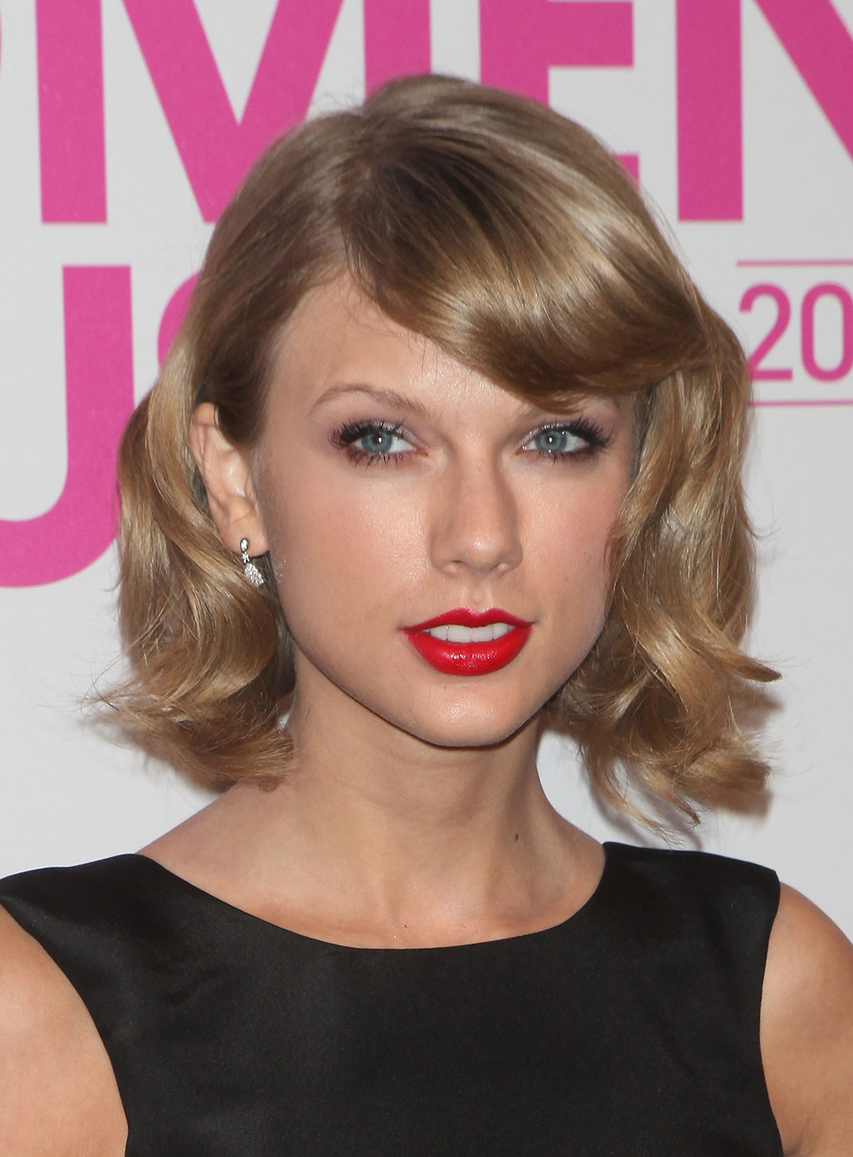 Taylor Swift Photos Photos - 2008 American Music Awards 