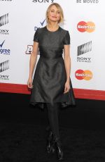 CAMERON DIAZ at Annie Premiere in New York