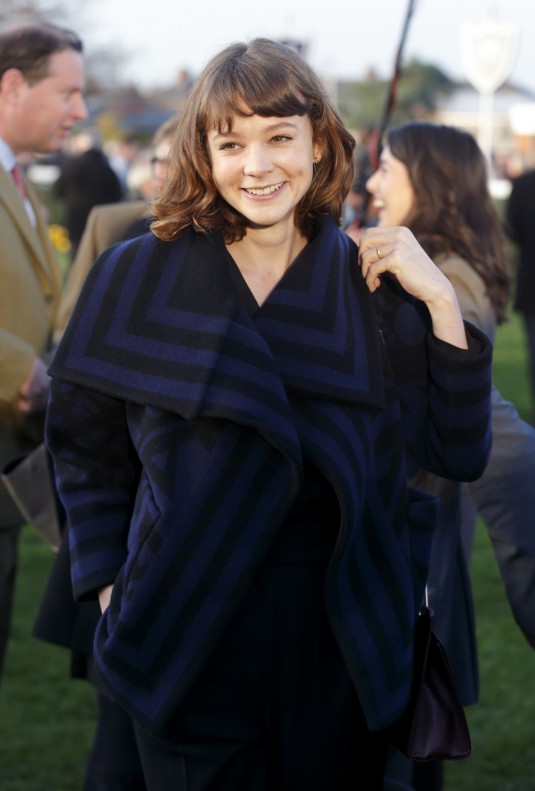 carey-mulligan-at-hennessy-gold-cup-in-berkshire_1