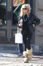 GOLDIE HAWN Out and About in Aspen 1912