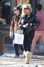 GOLDIE HAWN Out and About in Aspen 1912