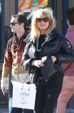 GOLDIE HAWN Out and About in Aspen 1912