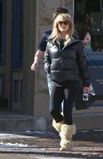 GOLDIE HAWN Out and About in Aspen 1912
