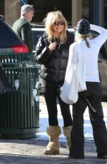 GOLDIE HAWN Out and About in Aspen 1912