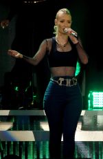 IGGY AZALEA at 103.5 Kiss FM Jingle Ball in Chicago