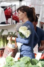 JENNIFER GARNER Shoping at Farmer