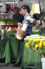 JENNIFER GARNER Shoping at Farmer