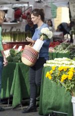 JENNIFER GARNER Shoping at Farmer