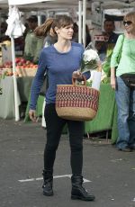 JENNIFER GARNER Shoping at Farmer