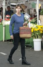 JENNIFER GARNER Shoping at Farmer