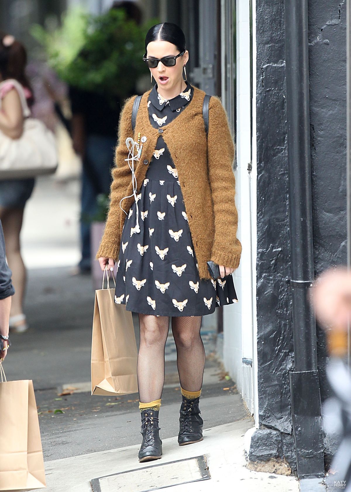 KATY PERRY Out Shopping in Surry Hills KATY PERRY Out Shopping in Surry Hills