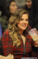 KHLOE KARDASHIAN at Detroit Pistons vs Los Angeles Clippers in Los Angeles