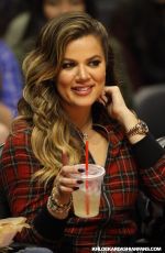 KHLOE KARDASHIAN at Detroit Pistons vs Los Angeles Clippers in Los Angeles