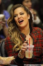 KHLOE KARDASHIAN at Detroit Pistons vs Los Angeles Clippers in Los Angeles