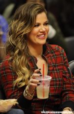 KHLOE KARDASHIAN at Detroit Pistons vs Los Angeles Clippers in Los Angeles