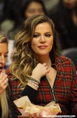 KHLOE KARDASHIAN at Detroit Pistons vs Los Angeles Clippers in Los Angeles