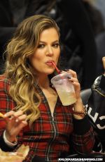 KHLOE KARDASHIAN at Detroit Pistons vs Los Angeles Clippers in Los Angeles