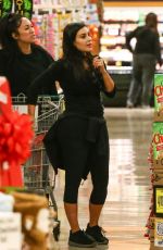 KIM KARDASHIAN Shopping Grocery at Ralphs in Calabasas