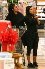 KIM KARDASHIAN Shopping Grocery at Ralphs in Calabasas